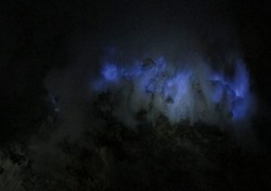 Perjalanan ke Dunia Lain di Kawah Ijen