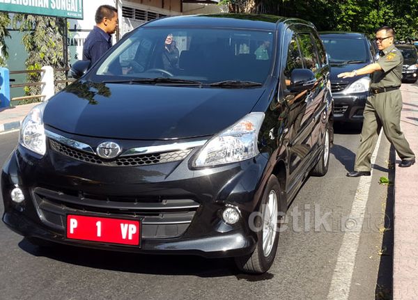 Bupati Anas Pilih Avanza untuk Mobil Dinas