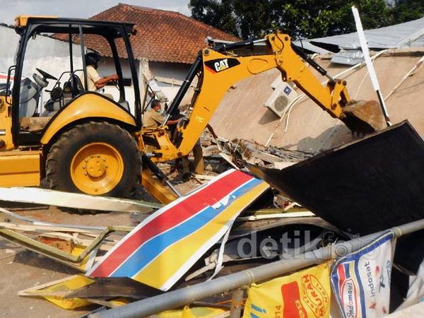 Tak Berizin, Toko Modern di Banyumas Dibongkar