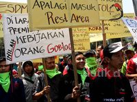 Pegawai SPBU Rest Area Demo di Kementerian ESDM