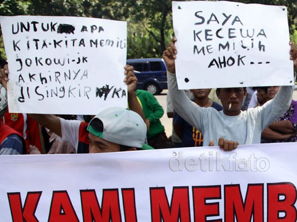 Korban Gusuran Demo di Balai Kota