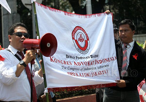 Puluhan Pengacara Demo Dukung RUU Advokat