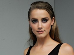 Tak Hanya Kim, Foto Topless Tunangan Johnny Depp Juga Tersebar di Internet