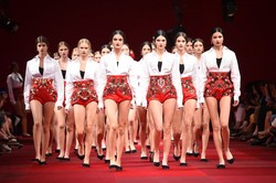Barisan Matador Seksi Dolce & Gabbana Sebagai Penutup Milan Fashion Week