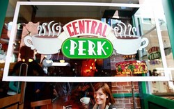 Akhirnya Cafe Central Perk Friends Dibuka di Lokasi Aslinya di New York