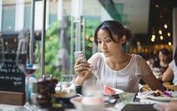 Demi Komunikasi dengan Keluarga Harap Titipkan Ponsel Saat Bersantap di Restoran Ini