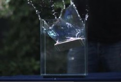 Menyiksa iPhone 6, dari Direndam Air hingga Dibanting