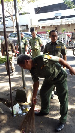 Momen Panas Bupati Anas Marahi Kepala Dinas saat Sidak Pasar