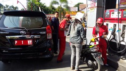 Ungkapan Kagum Petugas SPBU usai Isi BBM Mobil Dinas Avanza Bupati Anas