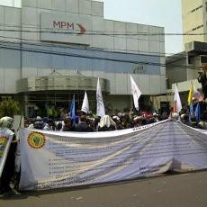 Kantor MPM Finance Didemo Eks Pekerja PT SAF