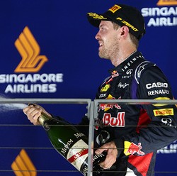 Usai Balapan Berat, Vettel Nikmati Sampanye di Atas Podium Kedua