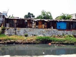 Ratusan Rumah di Pinggiran Kali Sekretaris Tak Punya Surat-surat