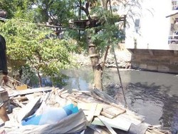 Warga Buang Puing ke Kali Grogol, Camat Palmerah: Sudah Kita Minta Bersihkan