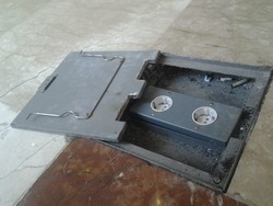 Belum Genap 2 Tahun Dipakai, Lantai Lift dan Toilet Gedung DPRD DKI Rusak