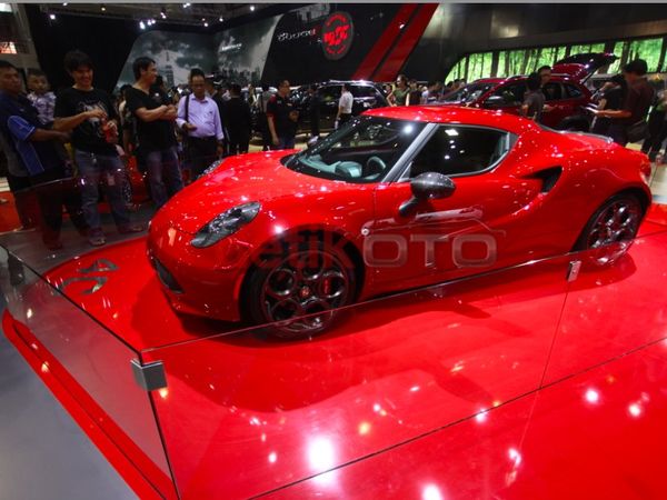 Si Merah dan Seksi Alfa Romeo 4C