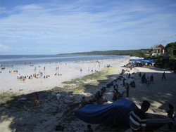 Wow, Pasir Pantai Tanjung Bira Sehalus Tepung Terigu