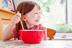 Agar Tulang dan Gigi Anak Kuat, Jangan Lupa Berikan Ikan dan Telur Tiap Hari (2)