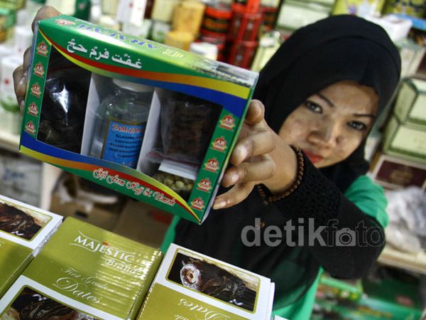 Jelang Idul Adha, Pedagang Oleh-oleh Haji Tambah Stok