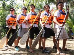 Personel dMasiv Rela Basah-basahan Demi SummerFun with dMasiv