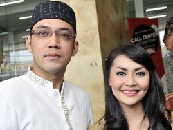 Tampil Religius, Sandy Tumiwa Minta Doa Jelang Sidang Putusan Cerai