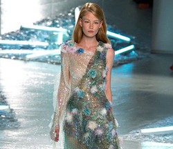 Gaun Mermaid Ini Dijual Seharga Mobil, Mencapai Harga Rp 300 Jutaan