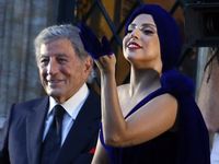 Gandeng Tony Bennett, Lady Gaga Tampil Elegan dan Seksi