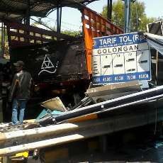 Satu Penumpang Elf Juga Jadi Korban Luka Tabrakan Beruntun