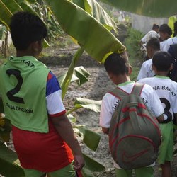 Dari Kampung ke Kampung Main Bola Demi Mimpi Jadi Juara Dunia