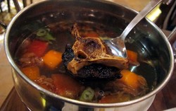 Serassa: Nikmatnya Sup Buntut Bakar dan Nasi Campur Bali di Restoran Elegan