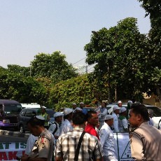 Ratusan Anggota FPI Long March, Lalin Tersendat