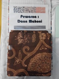 Pewarna Alami dari Dedaunan Ini Bisa Hasilkan Kain Secantik Ini