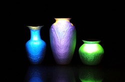 Ngefans Ai Wei Wei, Seniman Bandung Ini Bikin Instalasi Guci Tiga Warna