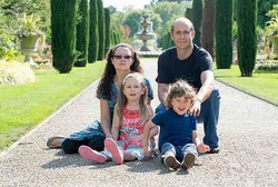 Connie dan Joe, Kakak Beradik yang Sakit Langka Akibat Gen Orang Tuanya