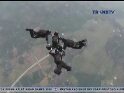 Berbagai Aksi Memukau di Kejuaraan Terjun Payung