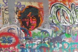 Gara-gara John Lennon, Tembok Kotor di Praha Jadi Objek Wisata
