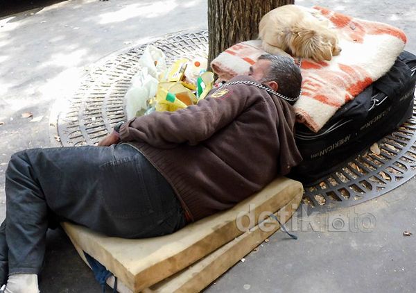 Melihat Masalah Sosial di Milan dan Paris