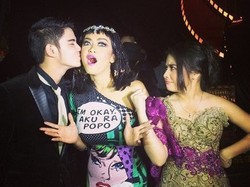 Prilly Senang Aliando Cium Julia Perez