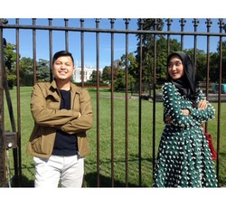 Foto: Kemesraan Dian Pelangi dengan Sang Suami Saat Foto di Gedung Putih