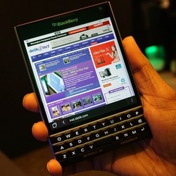 BlackBerry Passport Resmi Diperkenalkan di Tiga Negara
