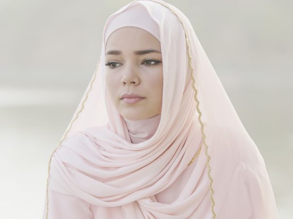 Aih..Cantiknya Dewi Sandra di Film Haji Backpacker