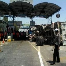 Sopir Dump Truk Jadi Tersangka Kecelakaan Gerbang Tol Suramadu