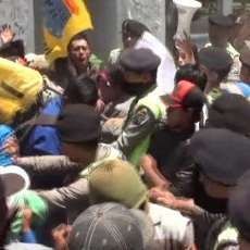 Mahasiswa dan Polisi Terlibat Adu Pukul Saat Demo Hari Agraria