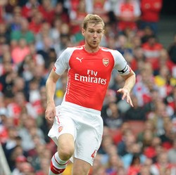 Wenger Simpan Mertesacker untuk Laga Penting Premier League dan Liga Champions