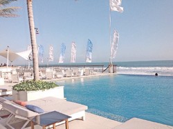 Vue Beach Club North, Tempat Hang Out dengan Pemandangan Pantai di Bali