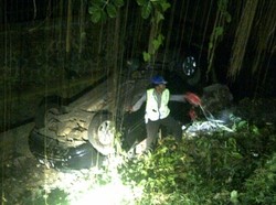 Livina Nyemplung Jurang Kebun Raya Bogor, Sopir : Rem Saya Blong