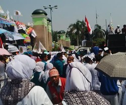 RUU Keperawatan Disahkan, Ratusan Perawat Bersorak di Depan Gedung DPR