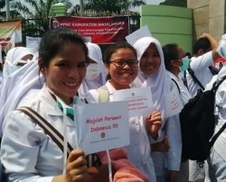 Perawat Kepung DPR, Lalin di Jl Gatot Subroto Tersendat