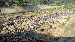 Kawasan Puncak Dipenuhi Pelancong, Bendung Katulampa Kebagian Sampahnya