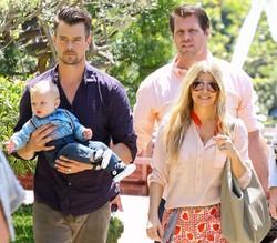 Foto: Lucunya Anak Fergie dan Josh Duhamel yang Baru Berulang Tahun ke-1