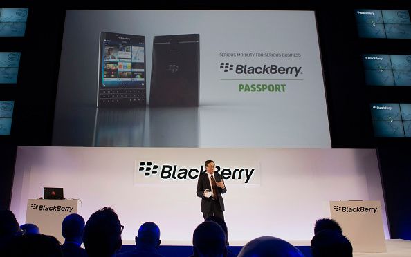 CEO BlackBerry Beraksi dengan Si Kotak Passport